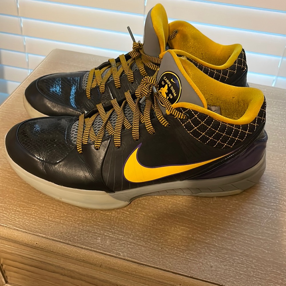 KOBE 4 PROTRO
"Carpe Diem